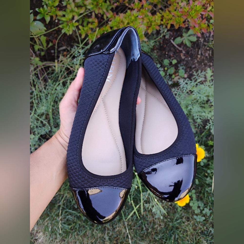 Like New Black Patent Leather Toe Flats